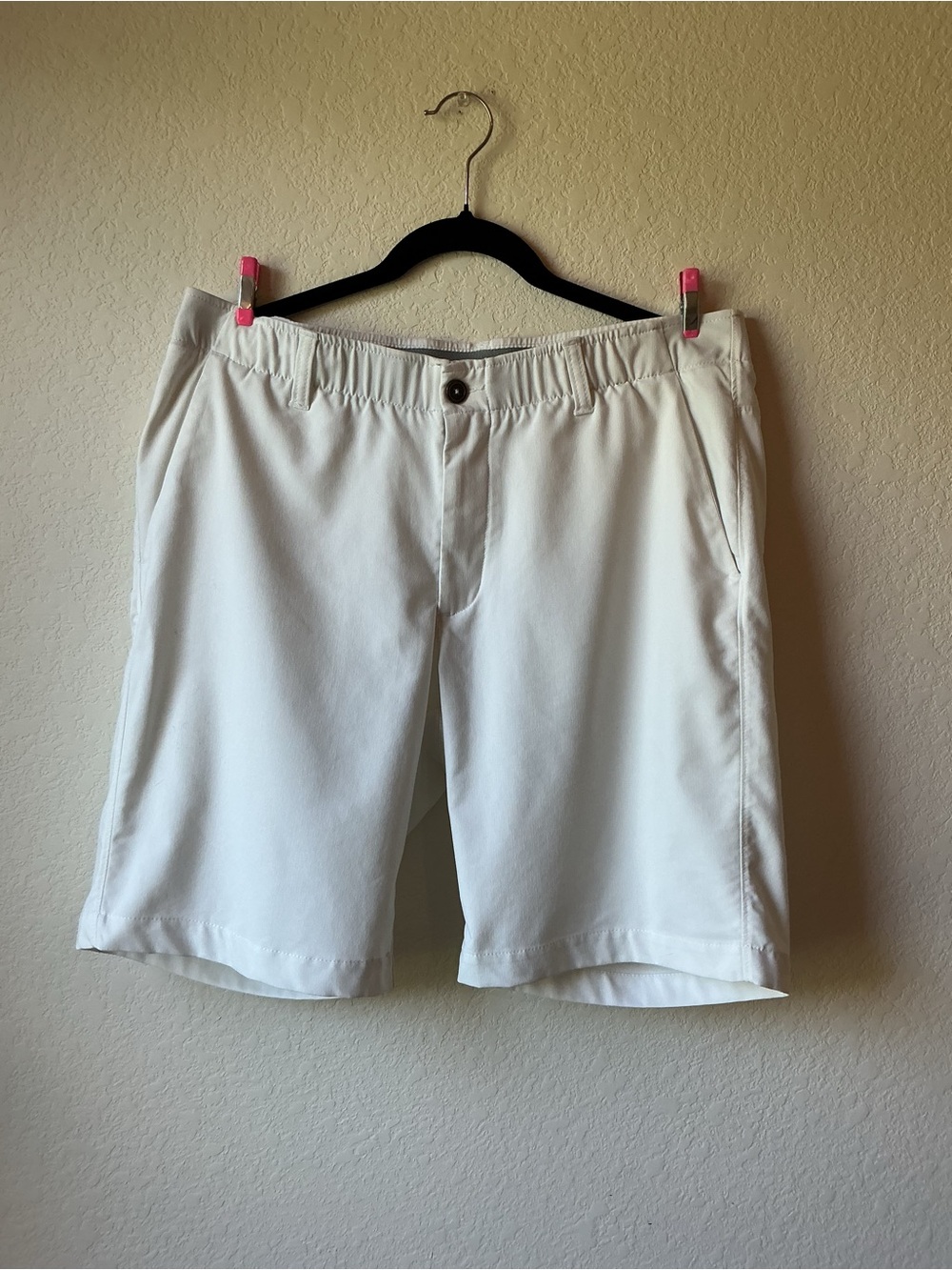 Under Armour White Flat Front Performance Shorts size 36
